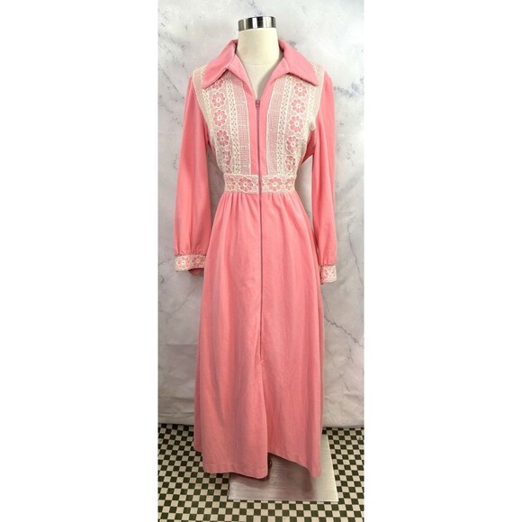 Vtg 60s 70s Prairie Loungewear House Dress M Hostess Coat Robe Bubble Gum Pink - Picture 2 of 16